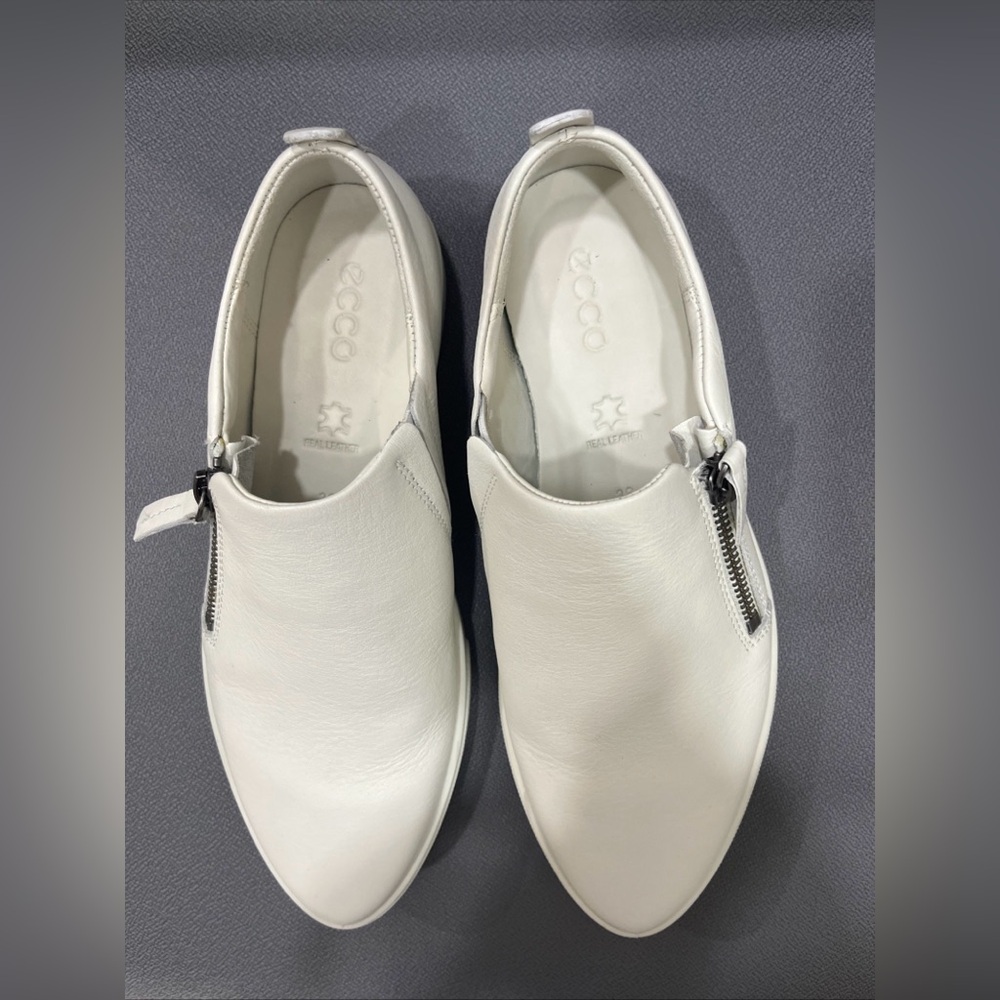 ECCO Women's Gillian Side Zip White Sneaker Size 38 Excellent
